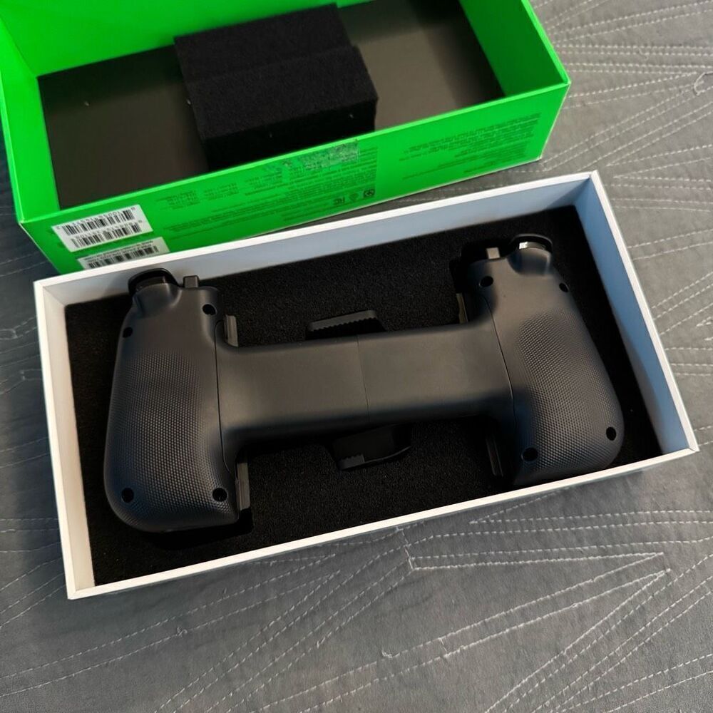 RAZER KISHI V2 - Universal Mobile Gaming Controller for IPhone - LIGHTNING - Picture 3 of 7